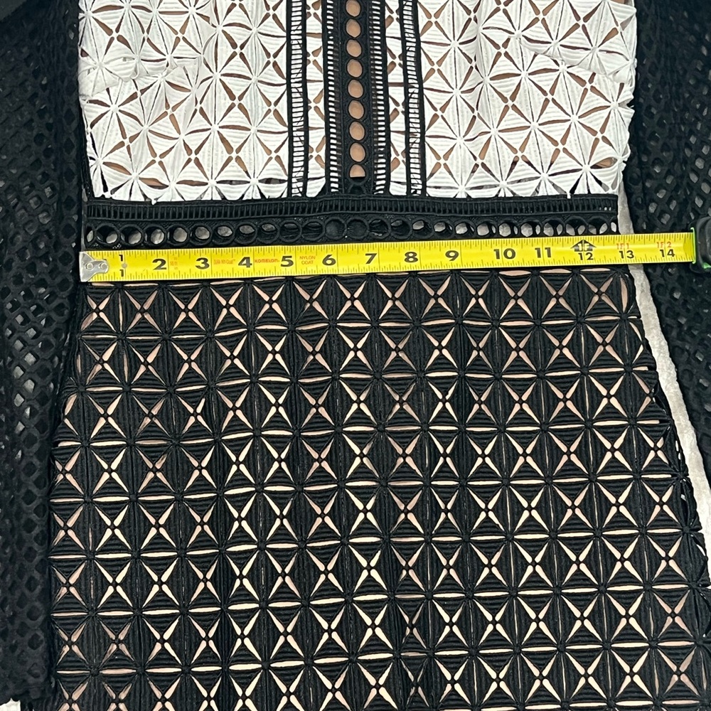 Self portrait dress- worn one time . Perfect condition. Size 4 black and white - Picture 9 of 10